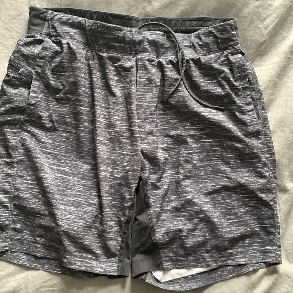 Men’s lulu lined shorts, XL